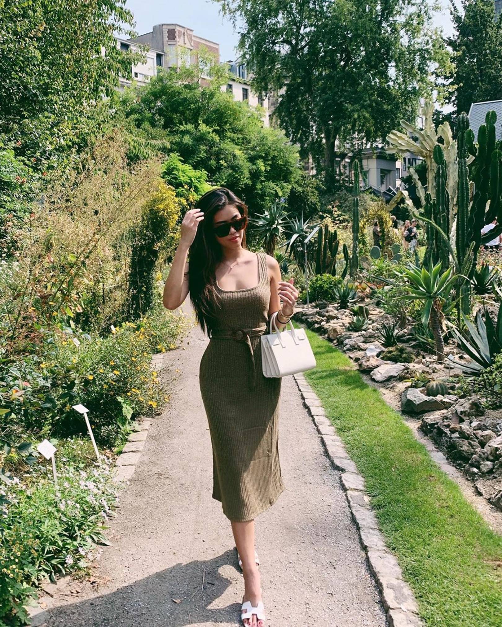 Đi du lịch, Rich Kid” Thảo Tiên miệt mài diện item đơn giản mà sang chảnh này-8