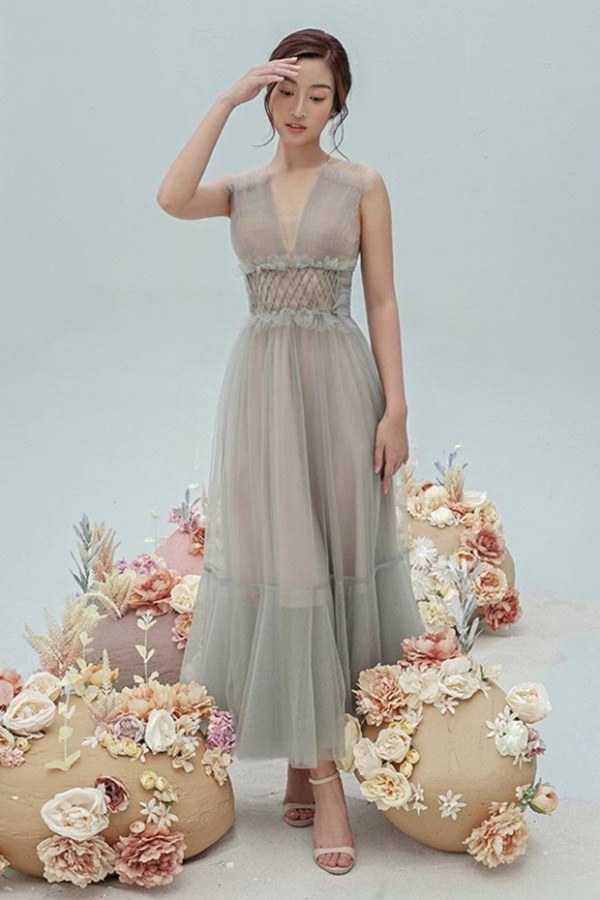 Đỗ Mỹ Linh mặc xuyên thấu, lấp ló ngực đầy-5