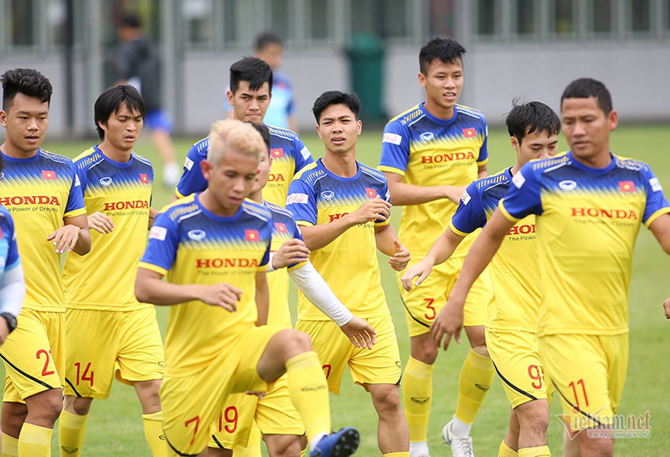 Công Phượng khoe tóc mới, đổi vía đấu Thái Lan-10