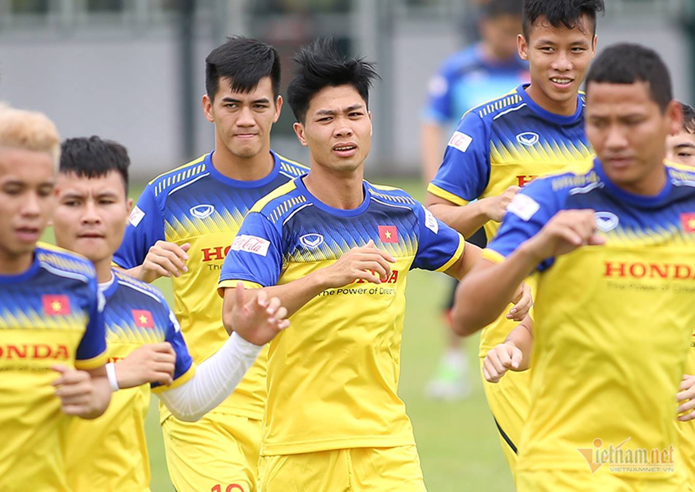 Công Phượng khoe tóc mới, đổi vía đấu Thái Lan-11