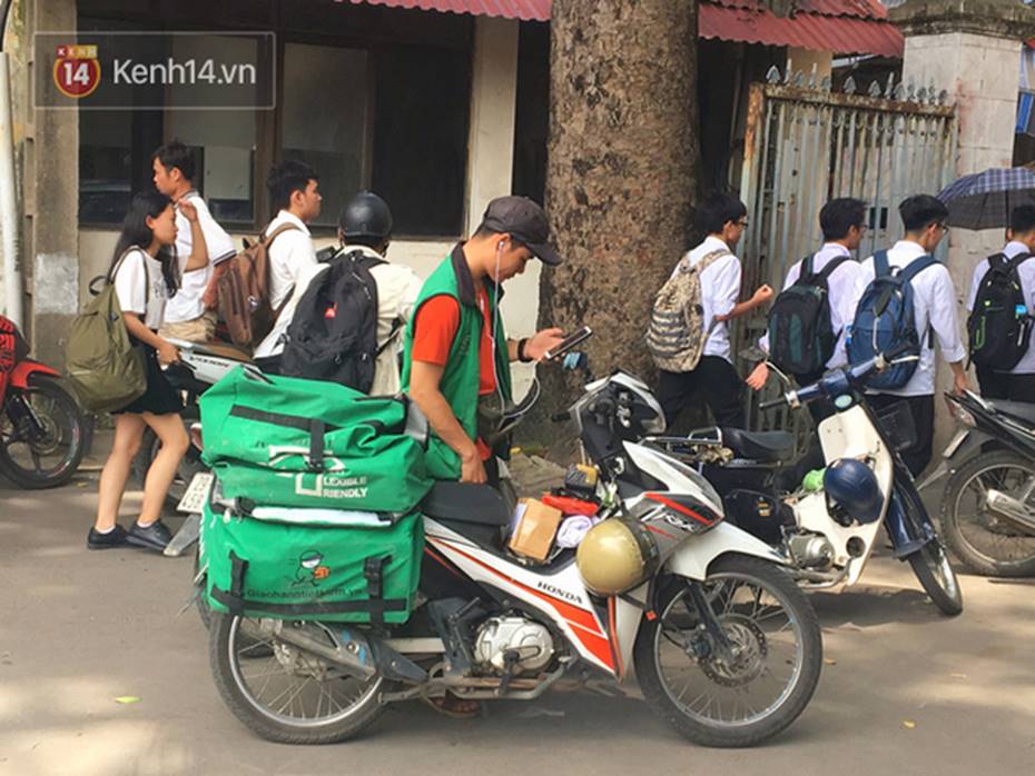 Chạy Grab kiếm 30 triệu/tháng, nam sinh Hà Nội tiết lộ những mặt tối phía sau chuyện bùng hàng và hiểm nguy chết người của nghề xe ôm công nghệ-8