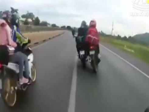 Nín thở xem phượt thủ đi qua con đường xuyên núi tự nhiên dài nhất Việt Nam-1