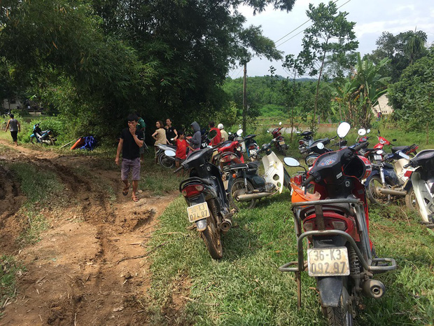 Trong lúc đuổi chém em trai, nam thanh niên bị mẹ la mắng liền quay lại cắt cổ người mẹ tật nguyền tử vong tại chỗ-1