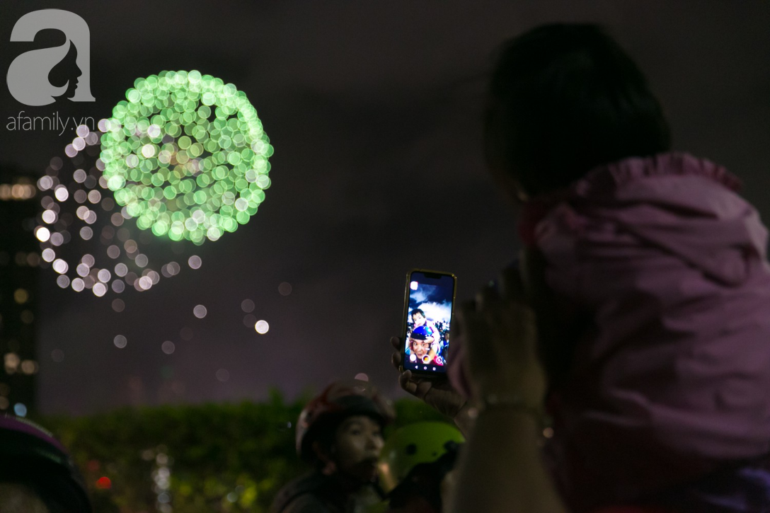 Khoảnh khắc bầu trời Sài Gòn rực sáng trong màn trình diễn pháo hoa tuyệt đẹp mừng lễ Quốc khánh 2/9-12