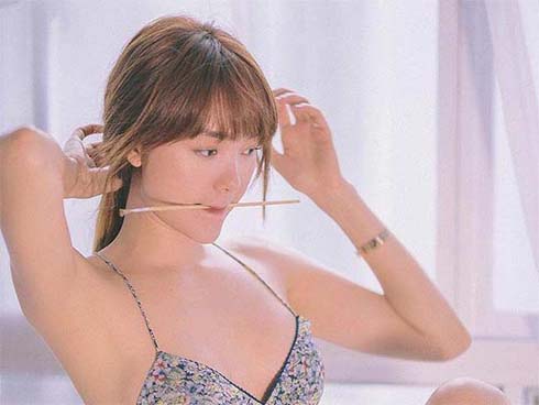 Chân không dài, catwalk thi thoảng vấp, lí do gì khiến Minh Hằng luôn xuất hiện tại vị trí vedette?-11