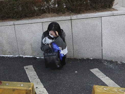 Không đủ tiền mua thức ăn, bà mẹ cùng quẫn thắt cổ con rồi chôn xác phi tang vì nghĩ chết rồi sẽ không còn khóc vì đói nữa-4