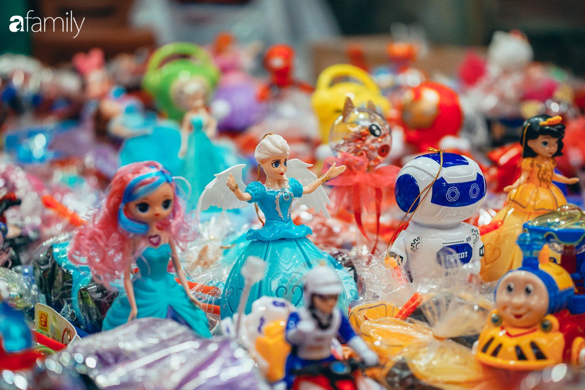 Chùm ảnh: Lên phố Hàng Mã vừa chơi lễ vừa đón Trung thu sớm cùng lũ trẻ, thấy cả bầu trời ký ức ấu thơ ùa về trong gió se-26