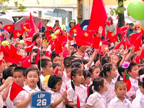 Bỏ 1 thứ vào balo trong ngày đầu tiên cháu trai đến trường, ông nội khiến dân mạng bái phục vì độ thâm sâu-4
