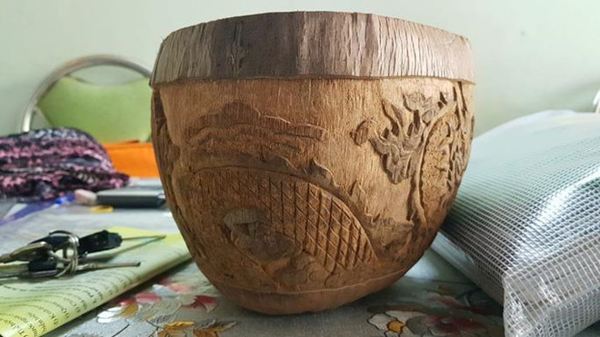 Thổi hồn vào vỏ dừa khô, bán 1,2 triệu đồng/cái-2