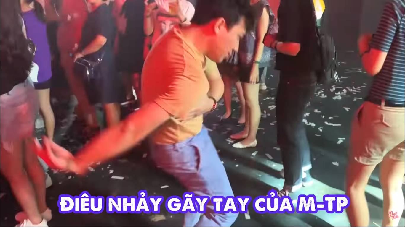 Vợ chồng Xìn - Ri tung tăng tại Hàn Quốc, quẩy nhạc Hãy trao cho anh của Sơn Tùng M-TP cực nhiệt tình-1