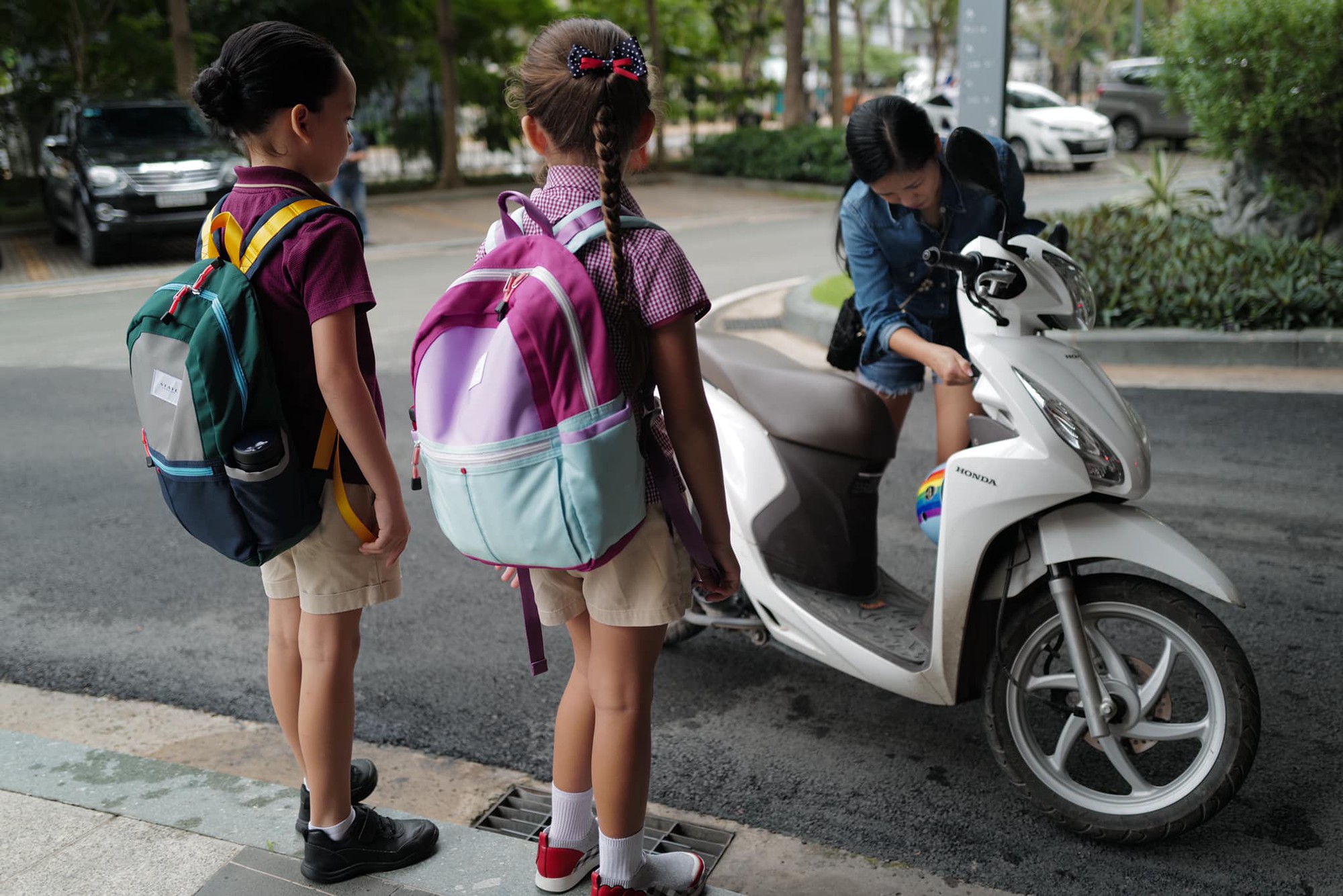 Trong khi chồng cũ hạnh phúc chào đón em bé sắp chào đời, Hồng Nhung lại thảnh thơi dành thời gian bên 2 thiên thần nhỏ-2