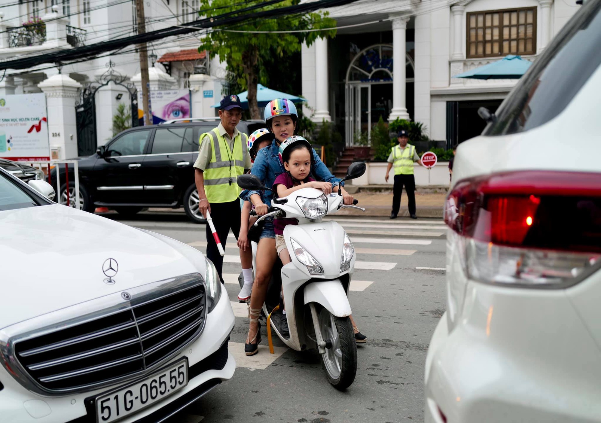 Trong khi chồng cũ hạnh phúc chào đón em bé sắp chào đời, Hồng Nhung lại thảnh thơi dành thời gian bên 2 thiên thần nhỏ-3