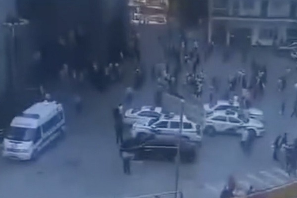 Vừa ra tù, gã đàn ông 40 tuổi vung dao sát hại 8 học sinh tiểu học đúng ngày khai giảng-1