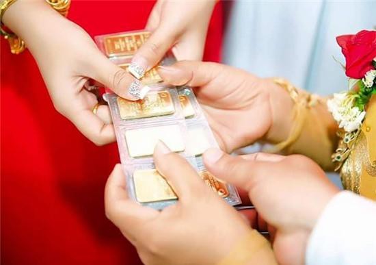 Ông chồng ngược ngạo nhất năm: Ăn hỏi tính toán từng tí, bắt vợ đưa vàng cho mẹ giữ, ai ngờ cô dâu phản ứng cứng thế này-3