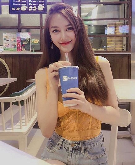 Linh Chi gây bất ngờ với thân hình trơ xương đáng báo động-11