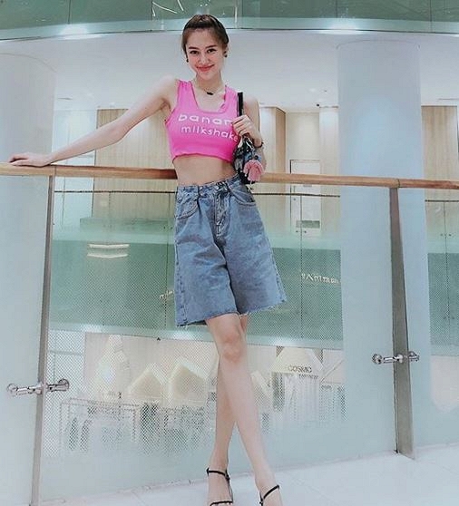 Linh Chi gây bất ngờ với thân hình trơ xương đáng báo động-8