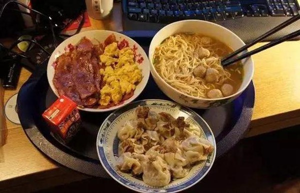 7 thói quen sau 9 giờ tối sẽ tàn phá từ dạ dày tới não bộ nhiều người vẫn làm-7