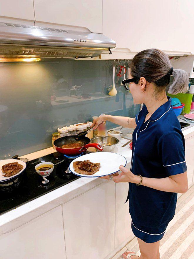 Bao năm bị nghi là thiên kim tiểu thư được chiều nhưng em gái Quang Vinh đích thị gái đảm-3