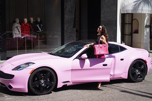 Hết túi hiệu 1 tỷ rưỡi, Phạm Hương lại khoe xế hộp hồng tươi sương sương 2,5 tỷ đồng-5