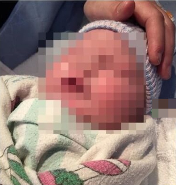 Nghe tiếng thì thầm ma quái thôi thúc, mẹ dùng dao bếp đâm chết con ruột 3 tháng tuổi và sự thật đau lòng đằng sau-1