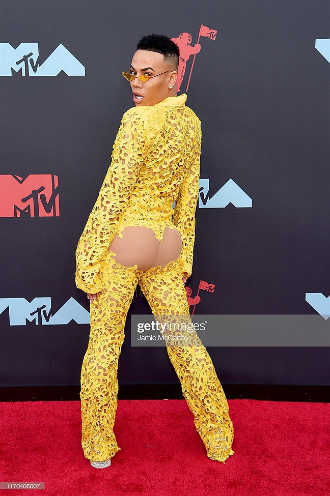 Angela Phương Trinh hóa siêu nhân phiên bản lỗi - Chi Pu mất điểm vì đôi boots khủng nuốt trọn chân-7