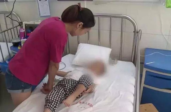 Bé 2 tuổi cắn vỡ nhiệt kế, nuốt phải thủy ngân: Hành động cấp cứu đơn giản của bác sĩ mà ai cũng nên ghi nhớ học theo-2