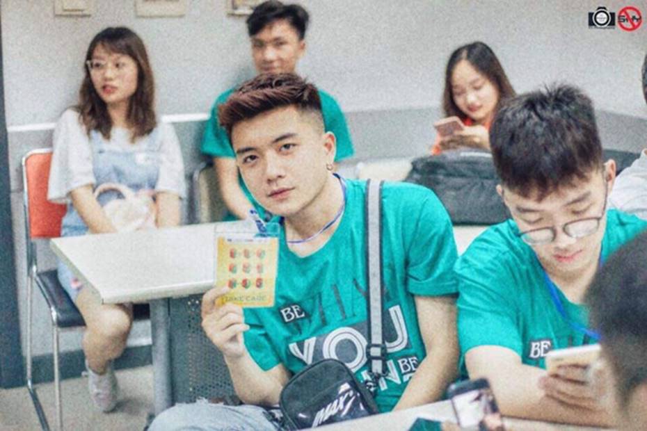 Nam sinh ĐH FPT đẹp xuất thần trong bức ảnh học quân sự nhưng loạt ảnh đời thường mới xứng đáng soái ca!-2