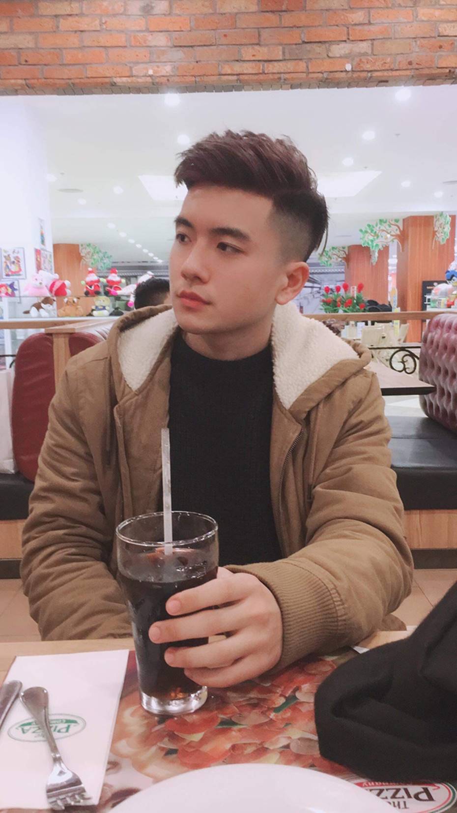 Nam sinh ĐH FPT đẹp xuất thần trong bức ảnh học quân sự nhưng loạt ảnh đời thường mới xứng đáng soái ca!-5