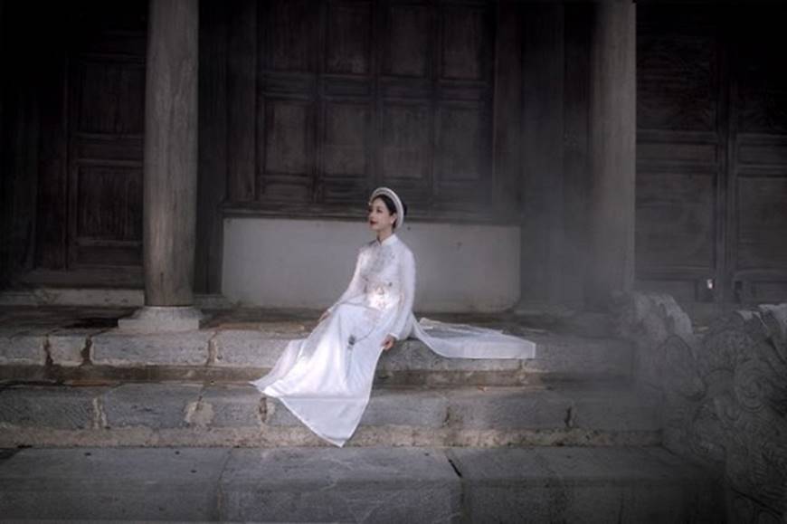 NSƯT Chiều Xuân và con gái út Hồng Khanh dịu dàng với áo dài trắng tinh khôi-3