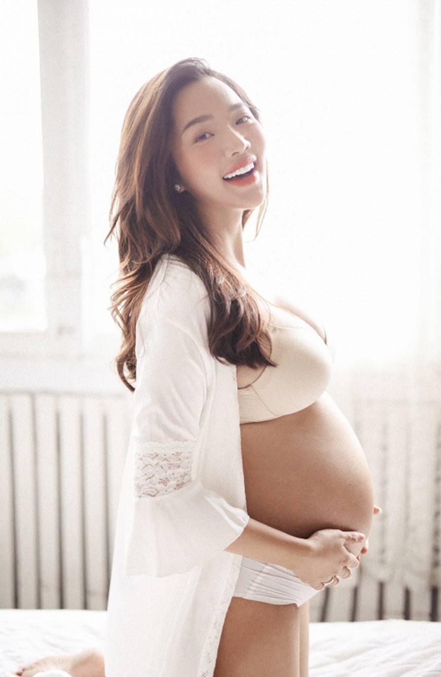 Ở tháng cuối thai kỳ, Kim Cương vẫn gợi cảm bên Ưng Hoàng Phúc dù tăng 20kg-7