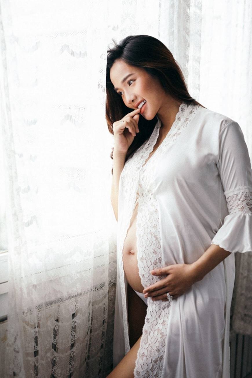 Ở tháng cuối thai kỳ, Kim Cương vẫn gợi cảm bên Ưng Hoàng Phúc dù tăng 20kg-8