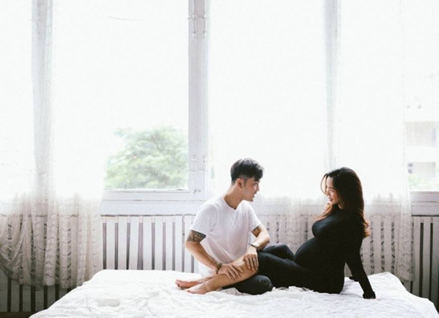 Ở tháng cuối thai kỳ, Kim Cương vẫn gợi cảm bên Ưng Hoàng Phúc dù tăng 20kg-11