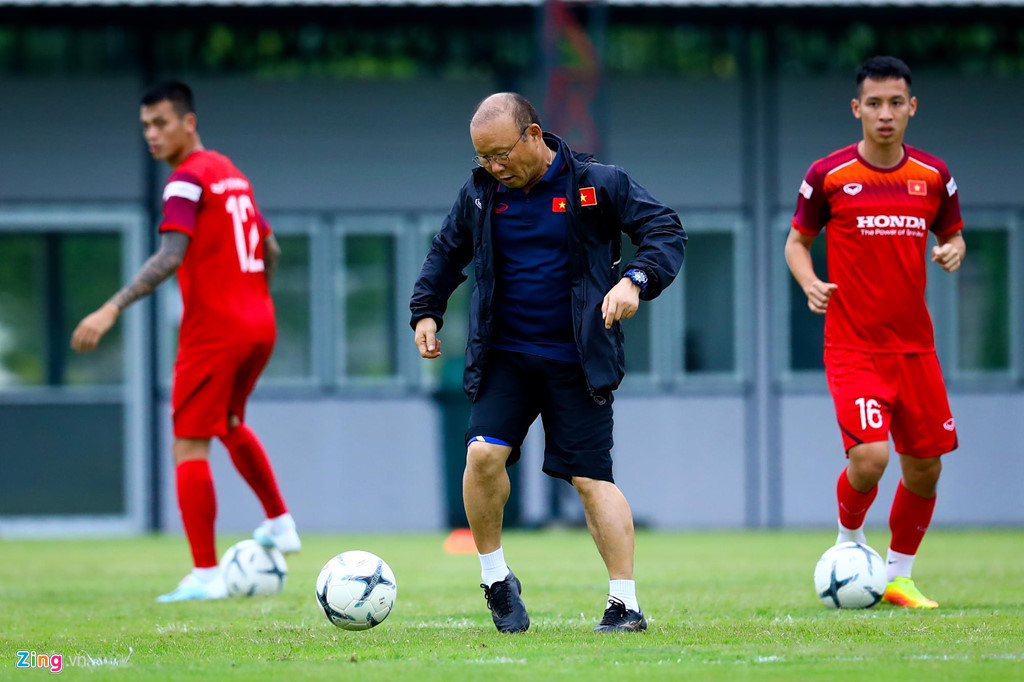 HLV Park động viên Công Phượng trước trận gặp Thái Lan-7