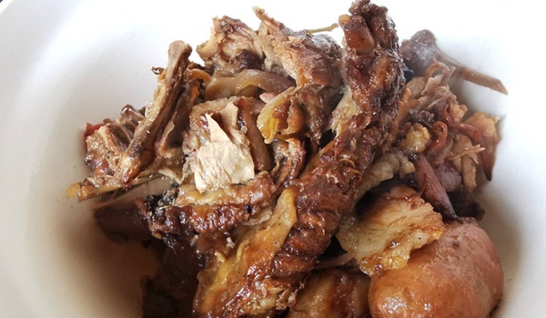 Bữa tiệc thịnh soạn” của dân xóm ổ chuột: Những miếng thịt thừa từ bãi rác thành bữa ăn có thịt cho người nghèo-6