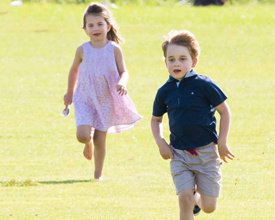 Dù học cùng 1 nơi nhưng ngày đầu tiên đến trường của Công chúa Charlotte sẽ khác xa với Hoàng tử George, lý do nằm ở Công nương Kate-3