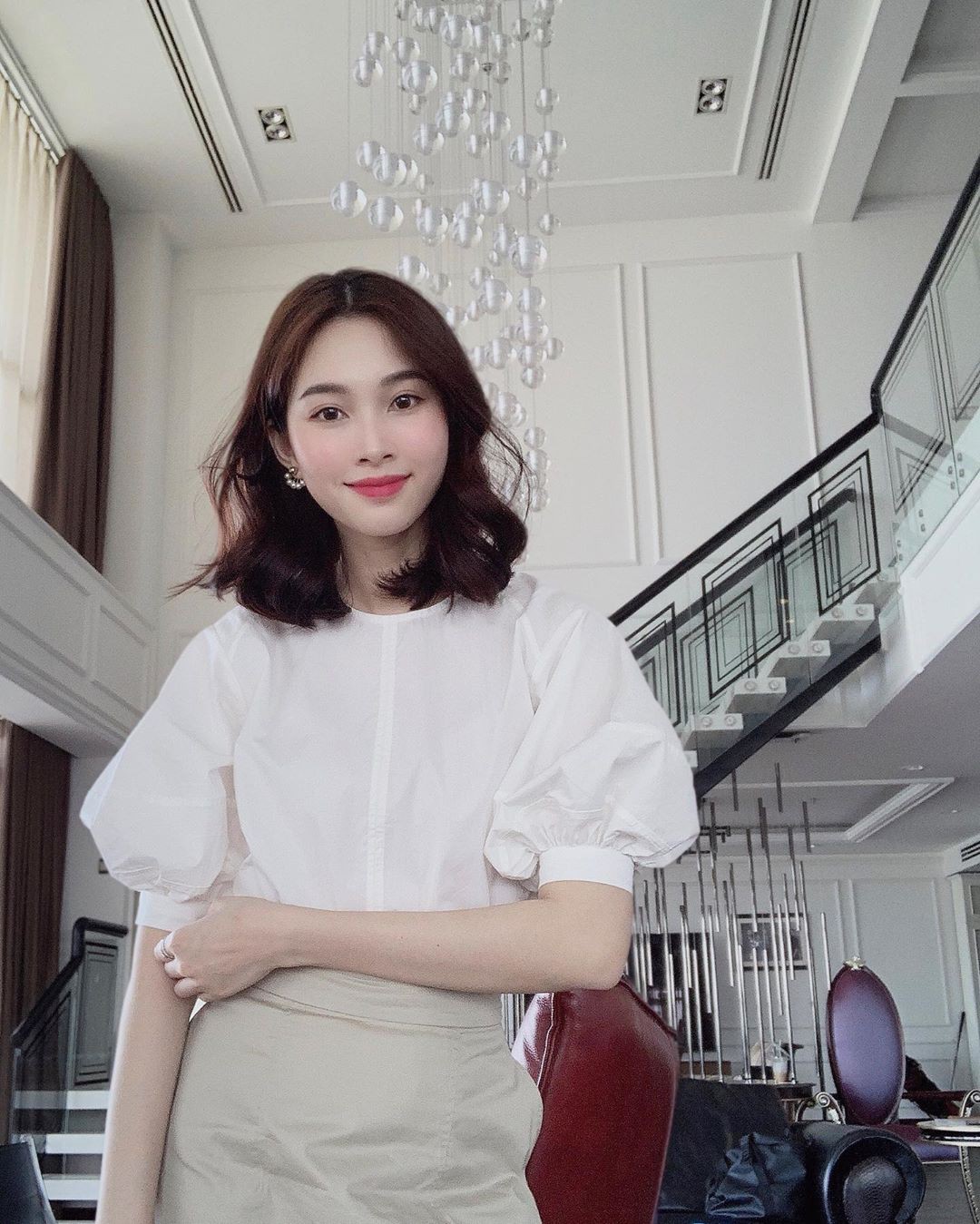 Nàng công sở không bao giờ lo mặc xấu, nếu biết 12 công thức diện áo sơ mi trắng tuyệt xinh từ các mỹ nhân Việt-5