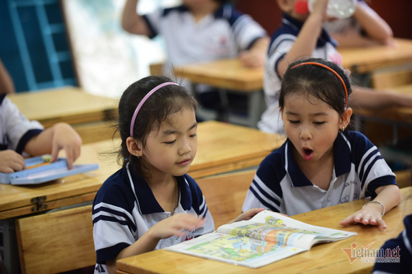 5 bé sinh 5 đầu tiên của VN háo hức vào lớp 1-7