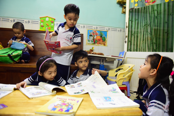 5 bé sinh 5 đầu tiên của VN háo hức vào lớp 1-15