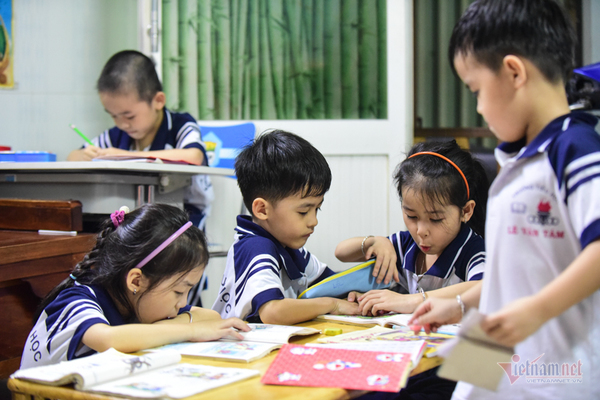 5 bé sinh 5 đầu tiên của VN háo hức vào lớp 1-16