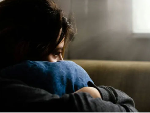 Bóc phong bì cưới dày cộp của khách, chồng tôi tức tối quẳng cả xấp tiền 500 nghìn vào mặt vợ rồi mạt sát và hùng hổ đòi ly hôn-2