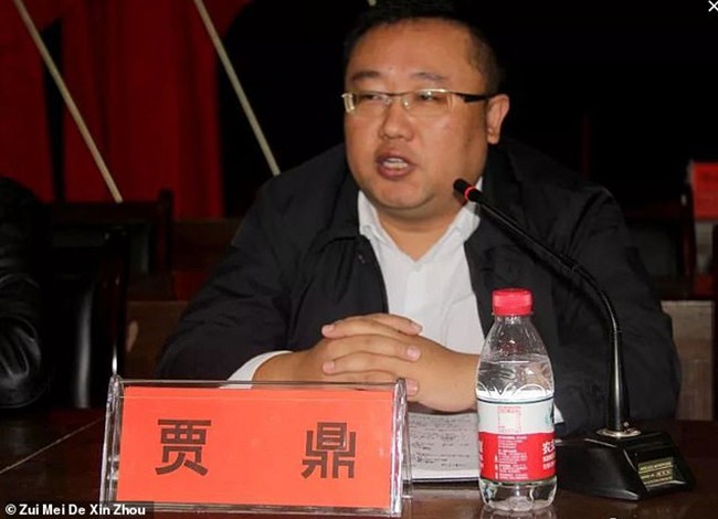 Bắt ghen tại trận, vợ đập cửa xông vào túm tóc kẻ thứ 3 khiến chồng mất chức còn bản thân bị nhà chồng mắng như tát nước-2