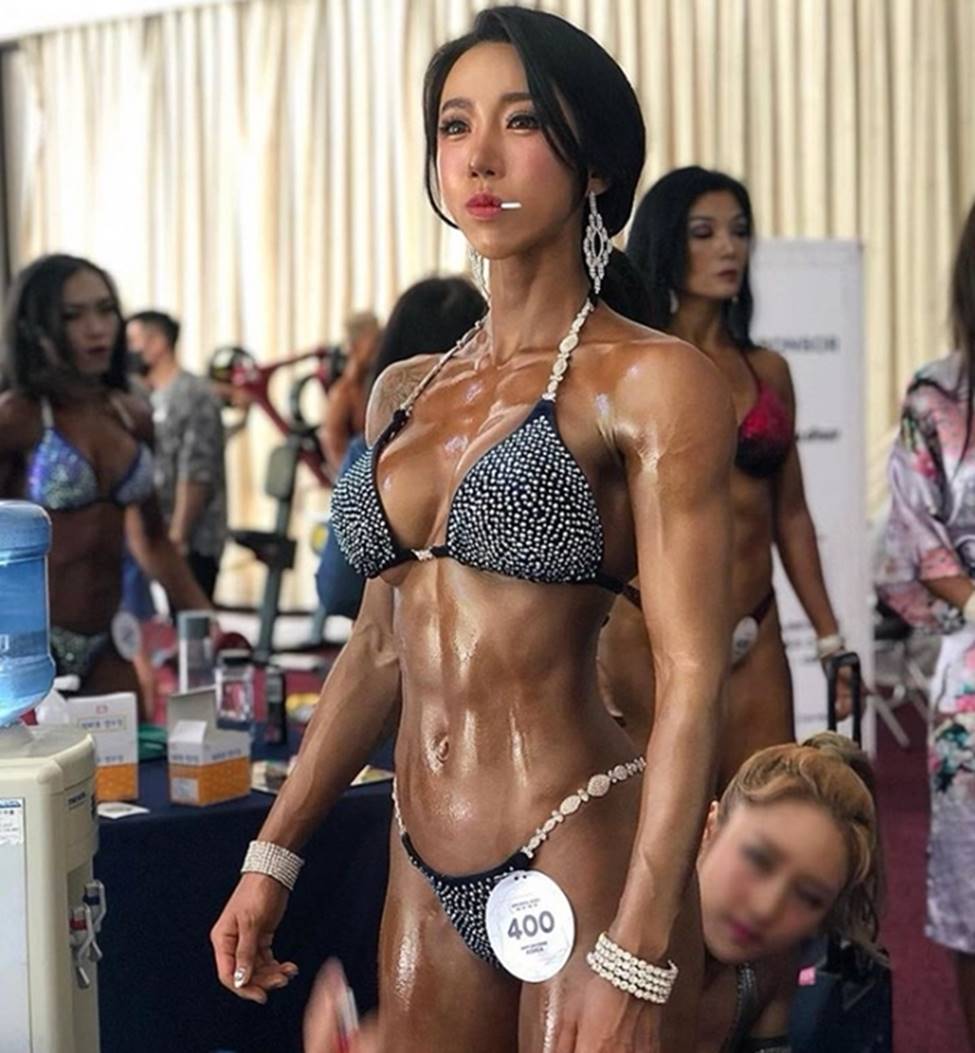 2 hot girl phòng tập xứ Hàn có cơ bắp săn chắc như tượng-12