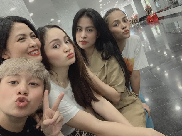 Dàn sao nữ nổi danh của vũ trụ VTV” lần đầu chung khung hình: Nhan sắc đời thường từ U50 đến 10x đều khó xem thường-2