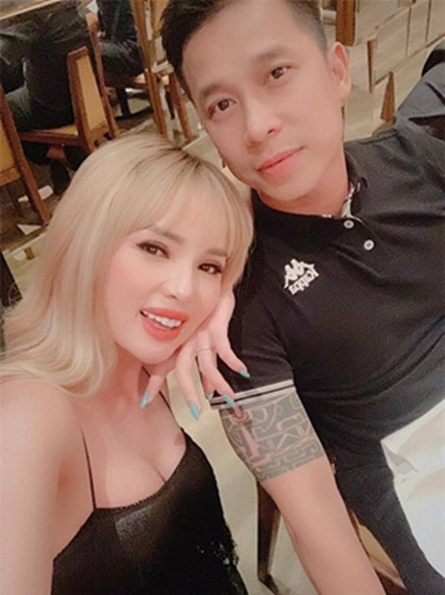 Nhan sắc vợ hot girl đình đám của các sao Việt-1