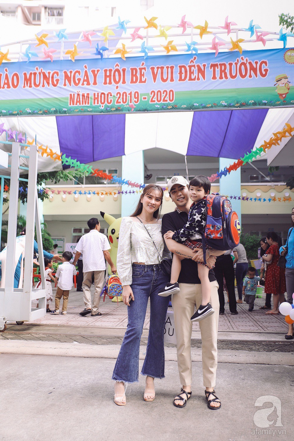 Thu Thủy cùng chồng kém 10 tuổi hào hứng đưa bé Henry tới trường trong ngày khai giảng năm học mới, bỏ qua loạt ồn ào không đáng có-3