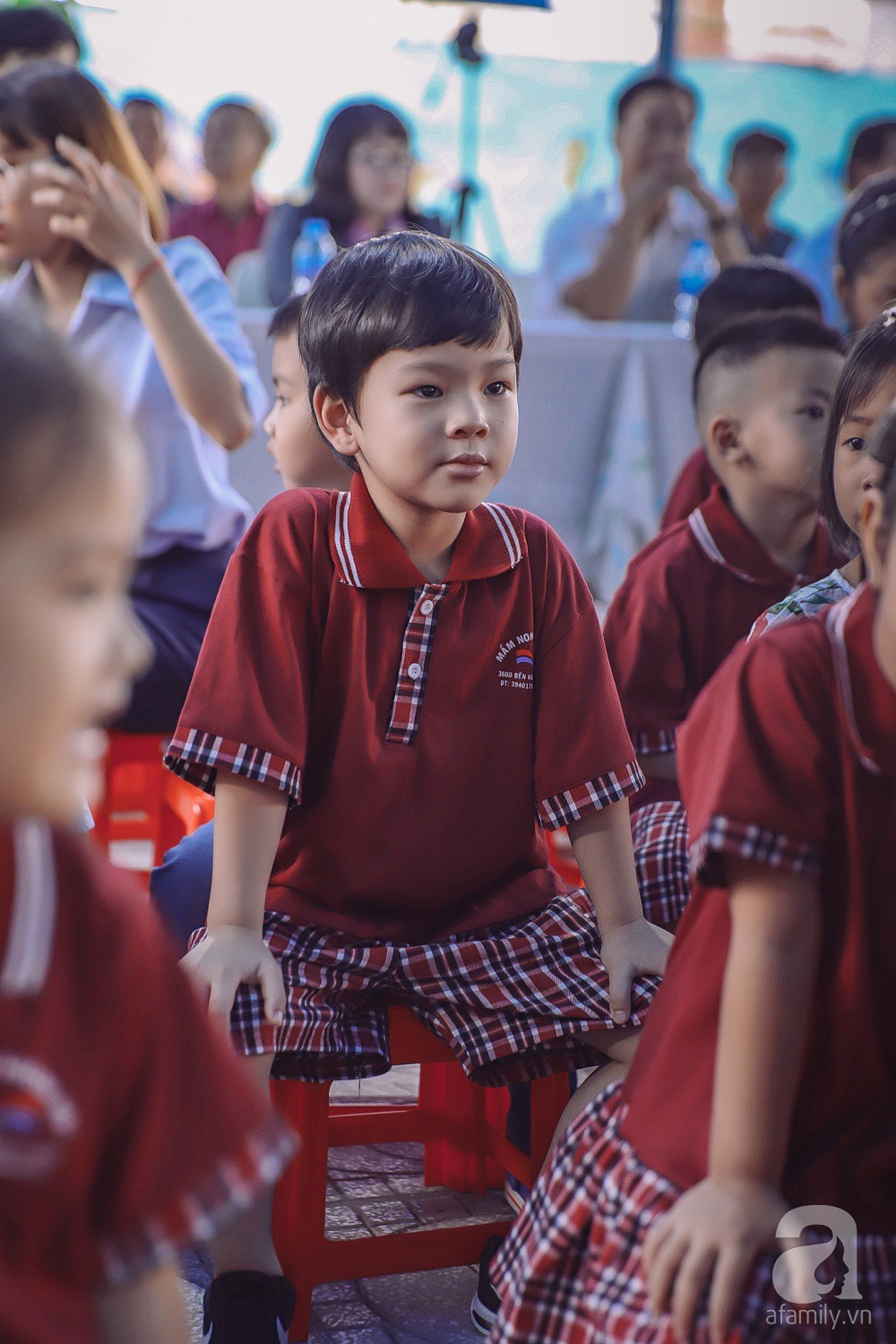 Thu Thủy cùng chồng kém 10 tuổi hào hứng đưa bé Henry tới trường trong ngày khai giảng năm học mới, bỏ qua loạt ồn ào không đáng có-10