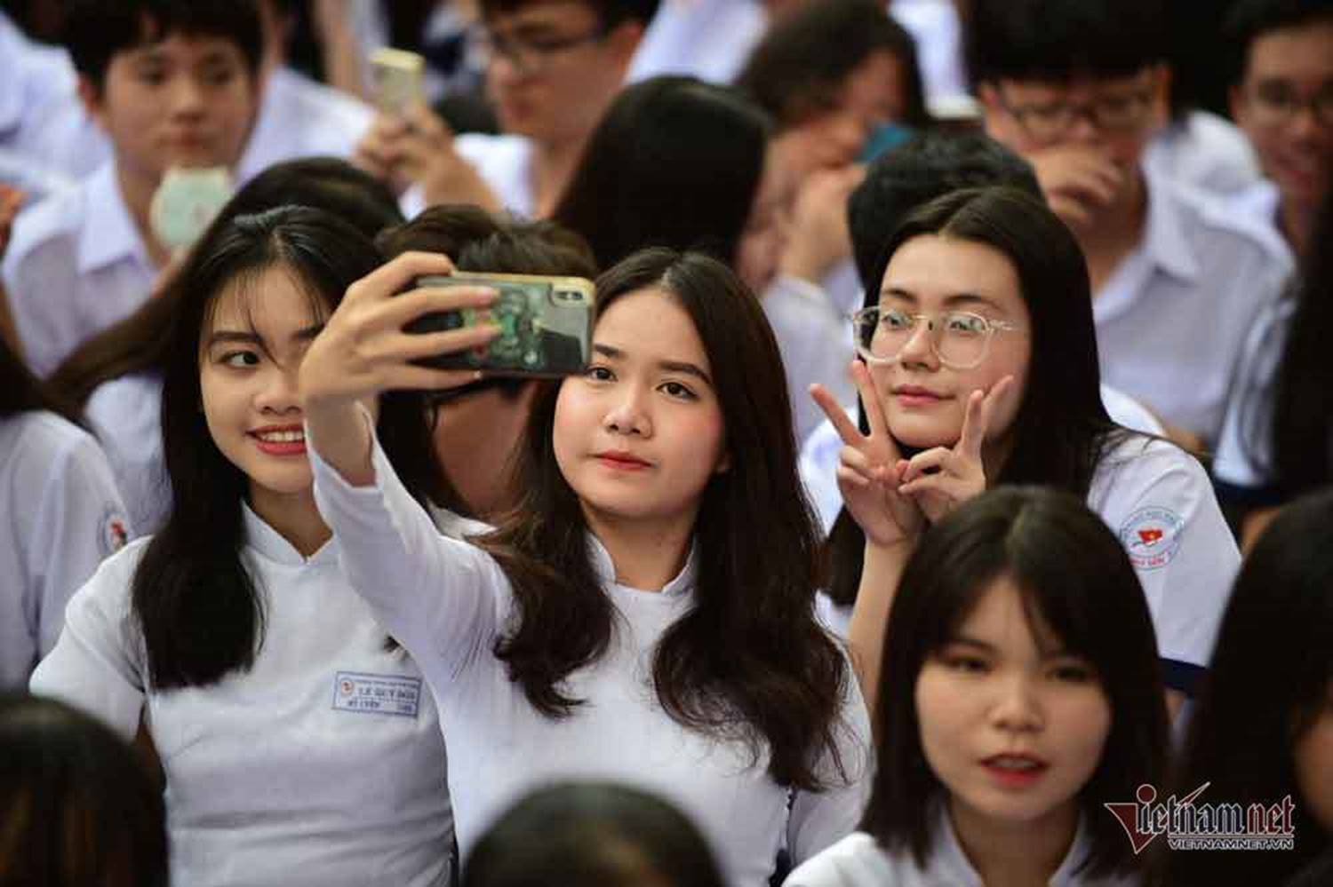 Hình ảnh 'đốn tim' của các nữ sinh ngày khai giảng | Tin tức Online