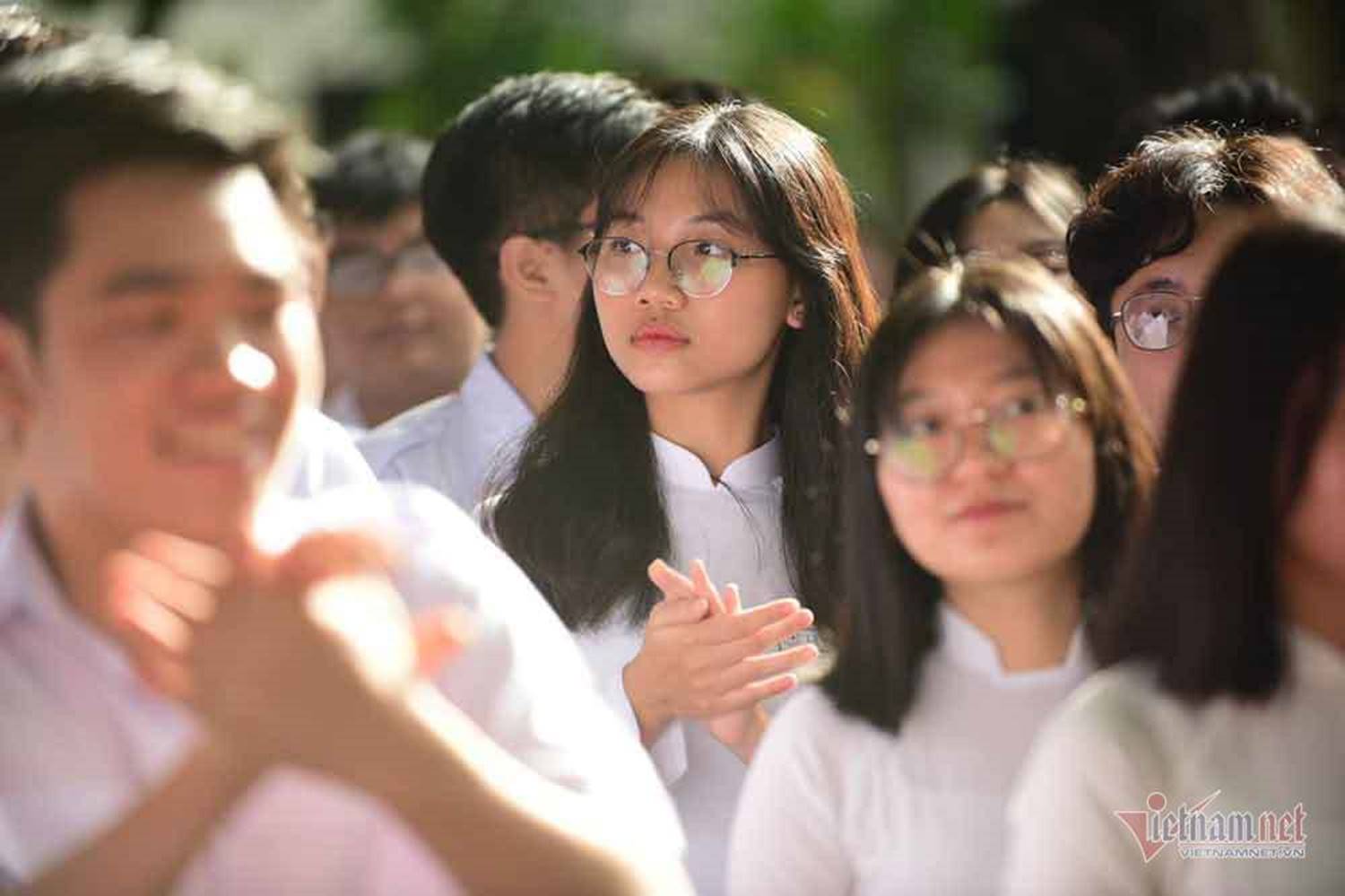 Hình ảnh ‘đốn tim’ của các nữ sinh ngày khai giảng-7