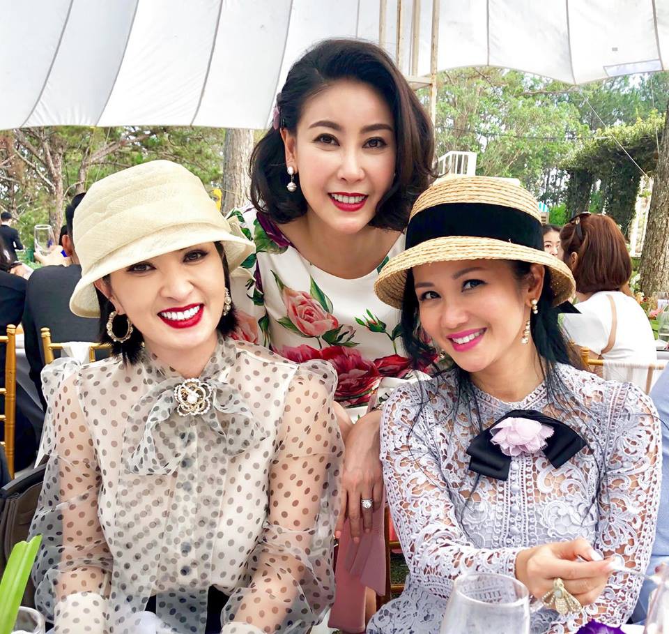 Hậu ly hôn, diva Hồng Nhung chứng tỏ cuộc sống mẹ đơn thân tuyệt vời không cần đến đàn ông-16