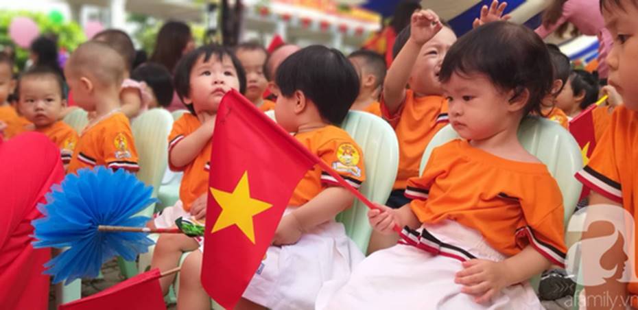 Khoảnh khắc khó quên trong lễ khai giảng sáng nay: Năm học mới bắt đầu nhưng mùa hè ngủ nướng vẫn chưa kết thúc-13